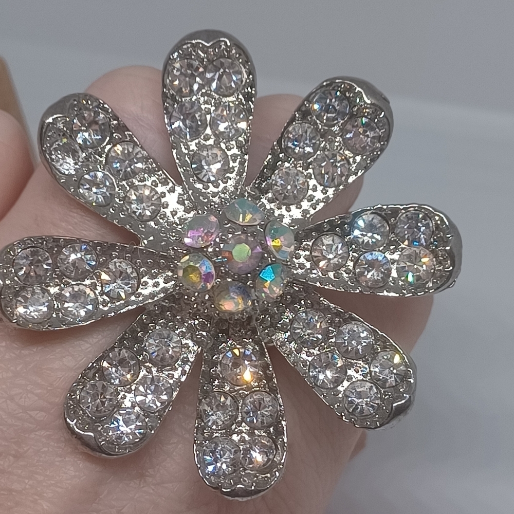Silvertone Cocktail Rhinestone Flower Stretch Ring - Picture 6 of 13
